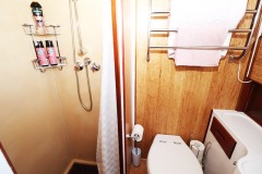 Master-Cabin-Bathroom-2